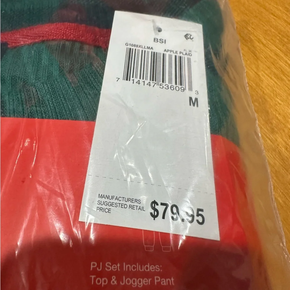 NWT Gap Long Sleeve and Jogger Pajama Set in Green Black Plaid